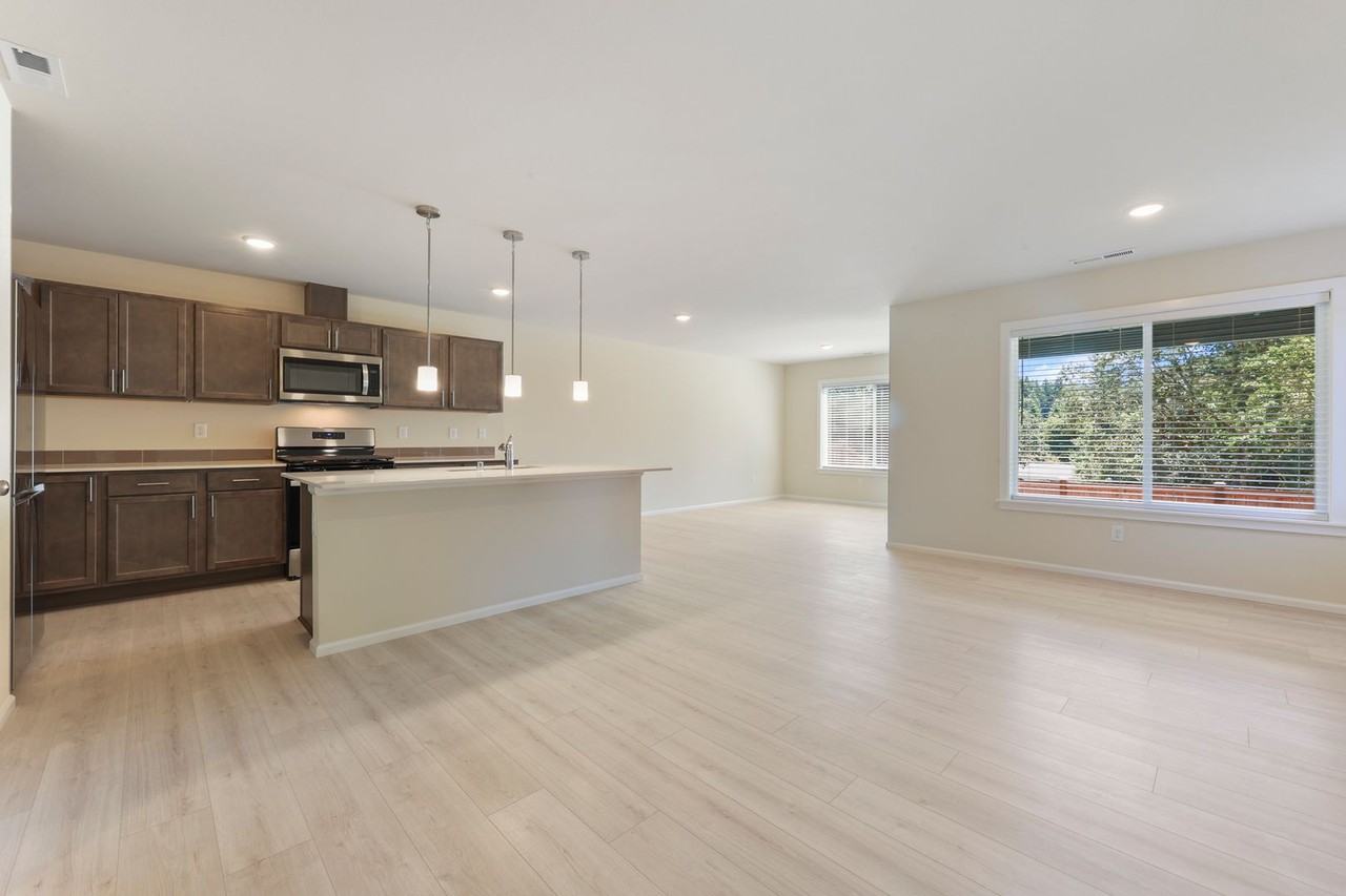 7801 24th Ct Se - Photo 3 of 26