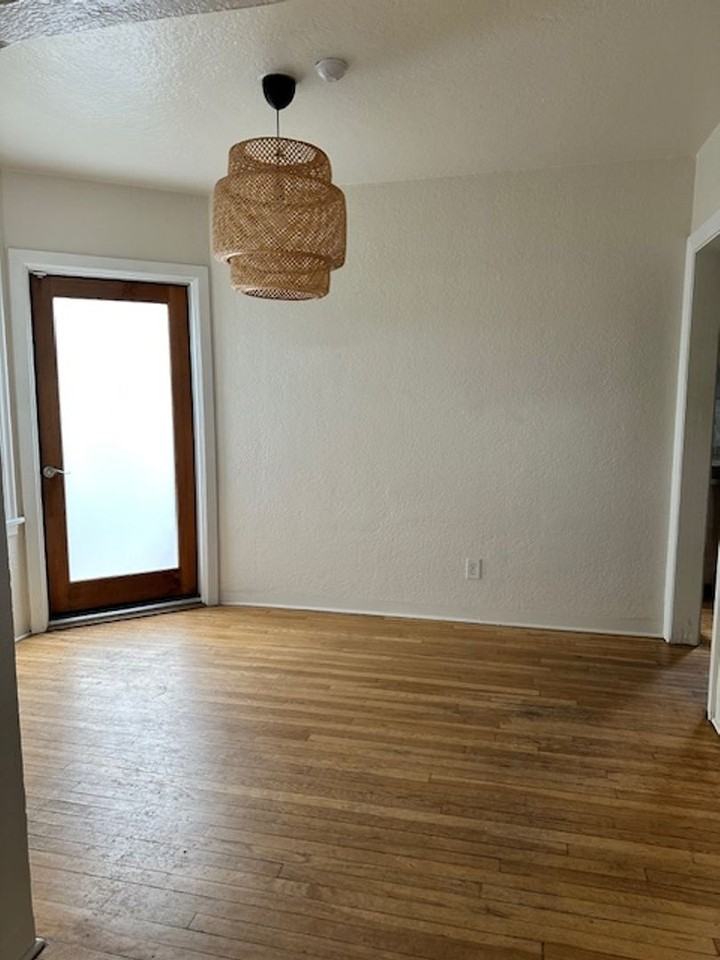 438 E Maple St - Photo 3 of 9