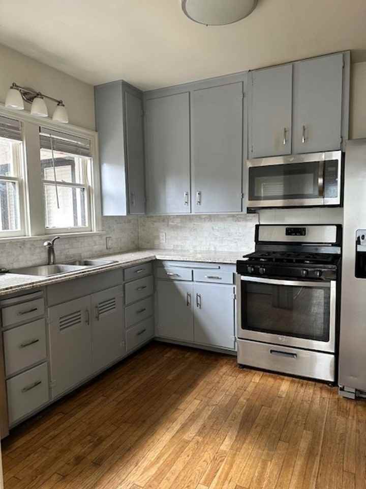 438 E Maple St - Photo 5 of 10