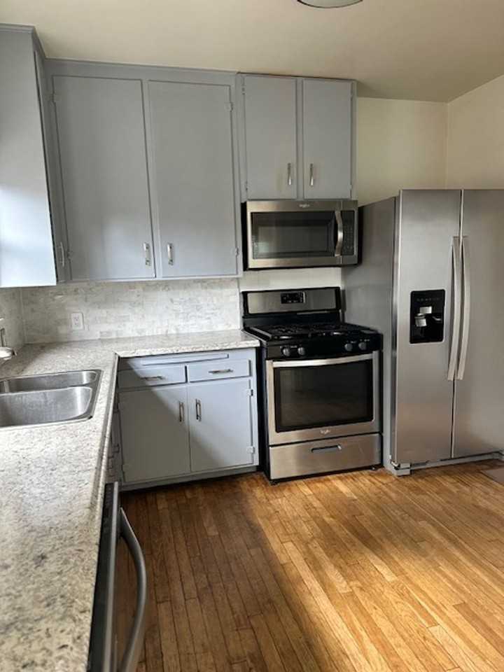 438 E Maple St - Photo 6 of 10