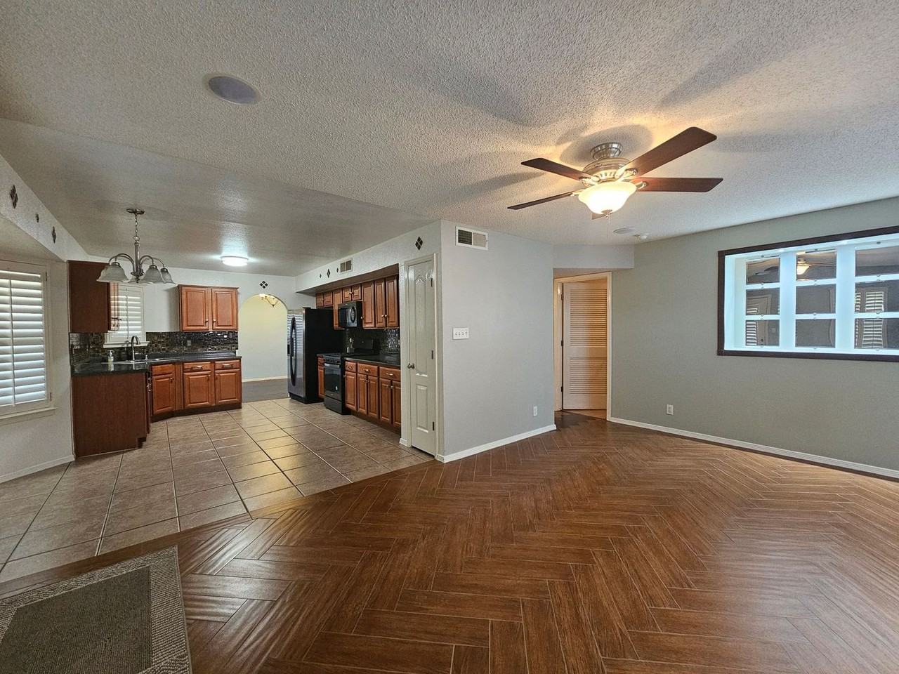 12297 Kingsgate Ct - Photo 2 of 21