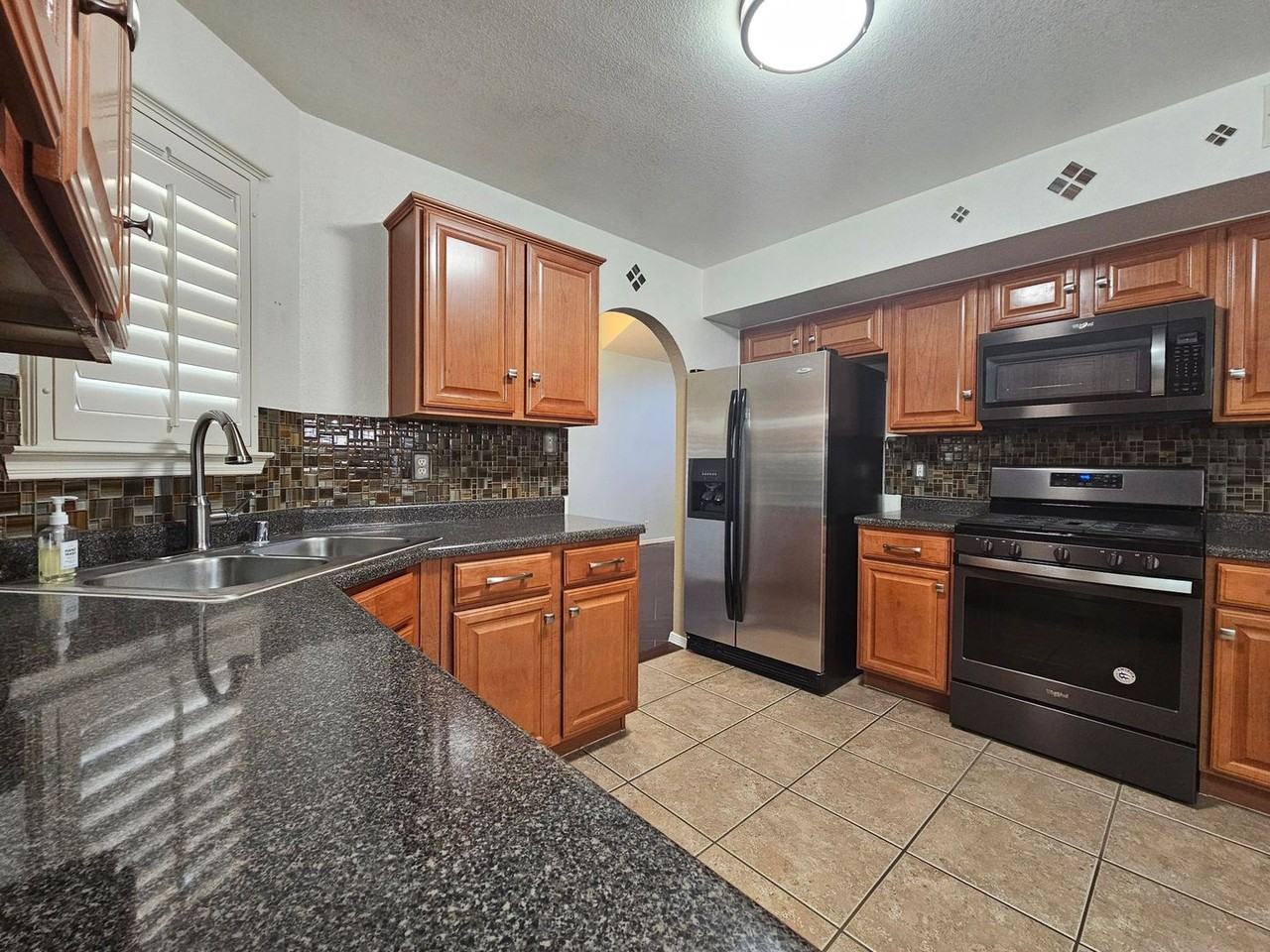 12297 Kingsgate Ct - Photo 3 of 21