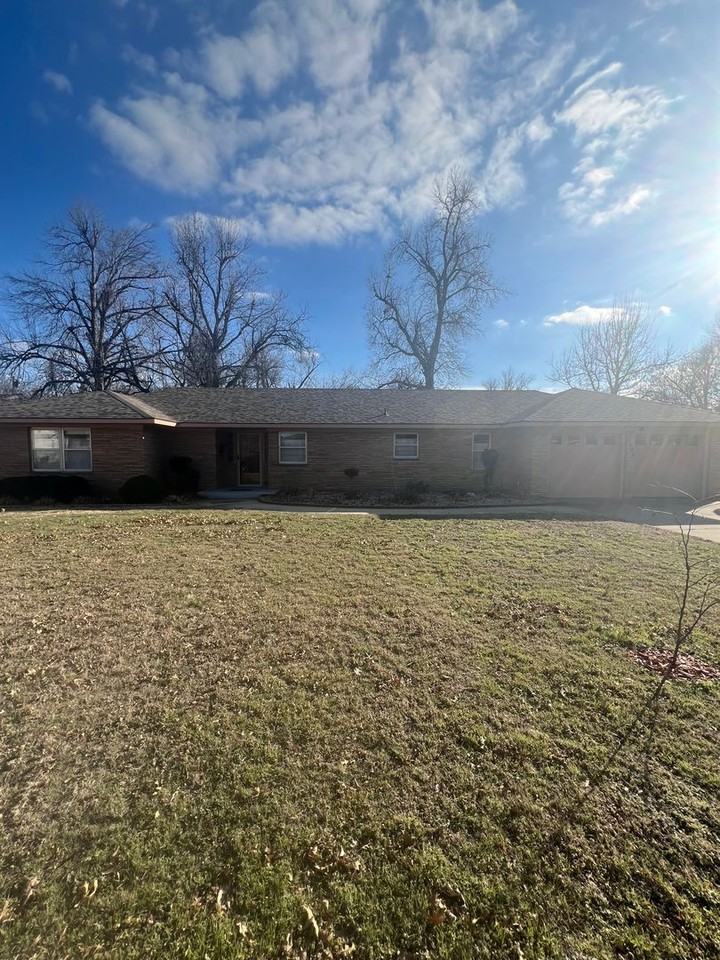 1404 Melrose Dr - Photo 2 of 36