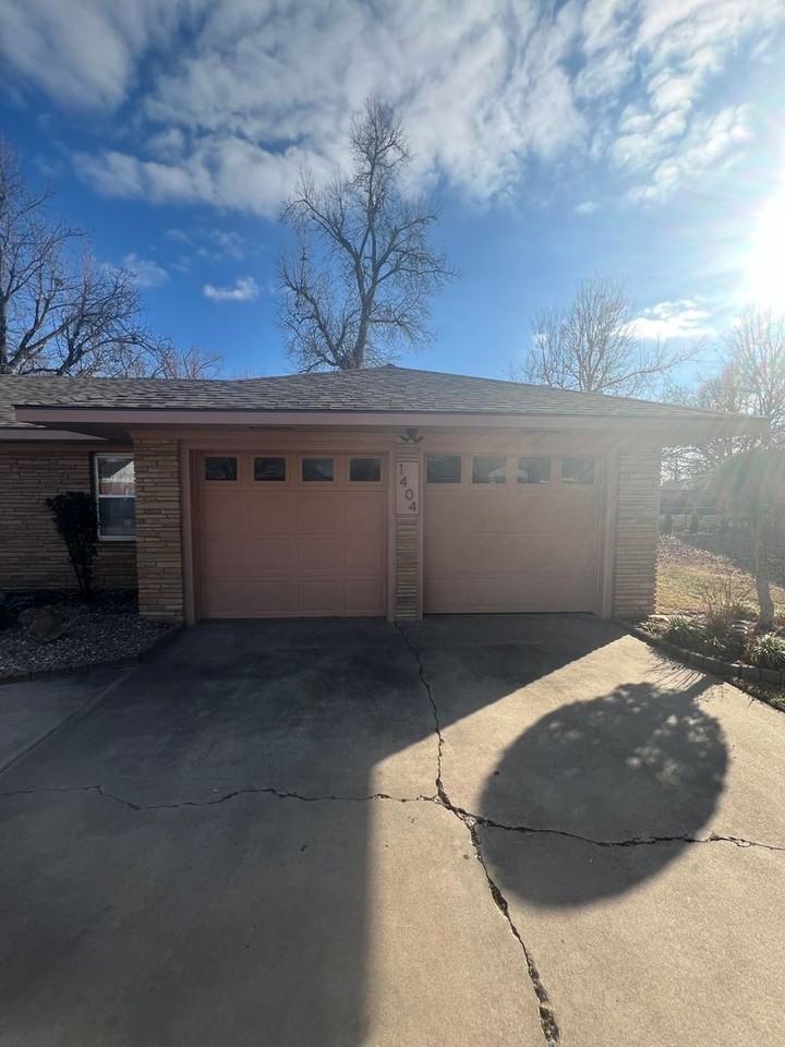 1404 Melrose Dr - Photo 3 of 36