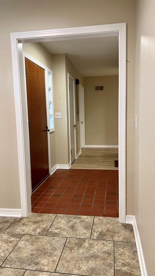 1404 Melrose Dr - Photo 4 of 36