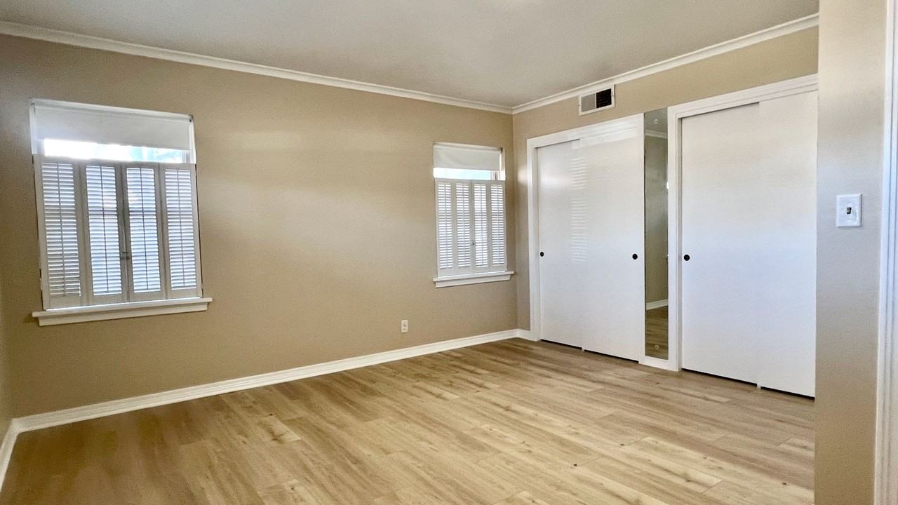 1404 Melrose Dr - Photo 6 of 36