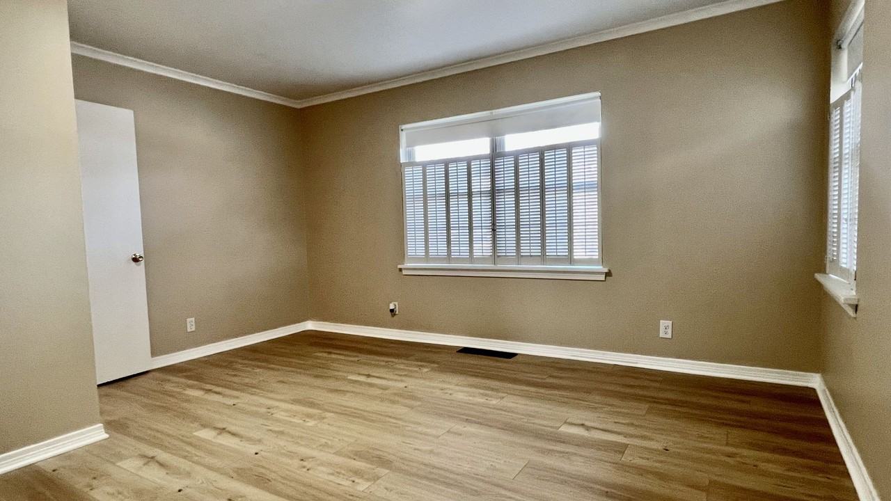 1404 Melrose Dr - Photo 7 of 36