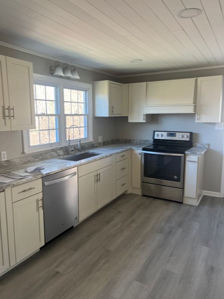 2751 Everett St - Photo 3 of 22