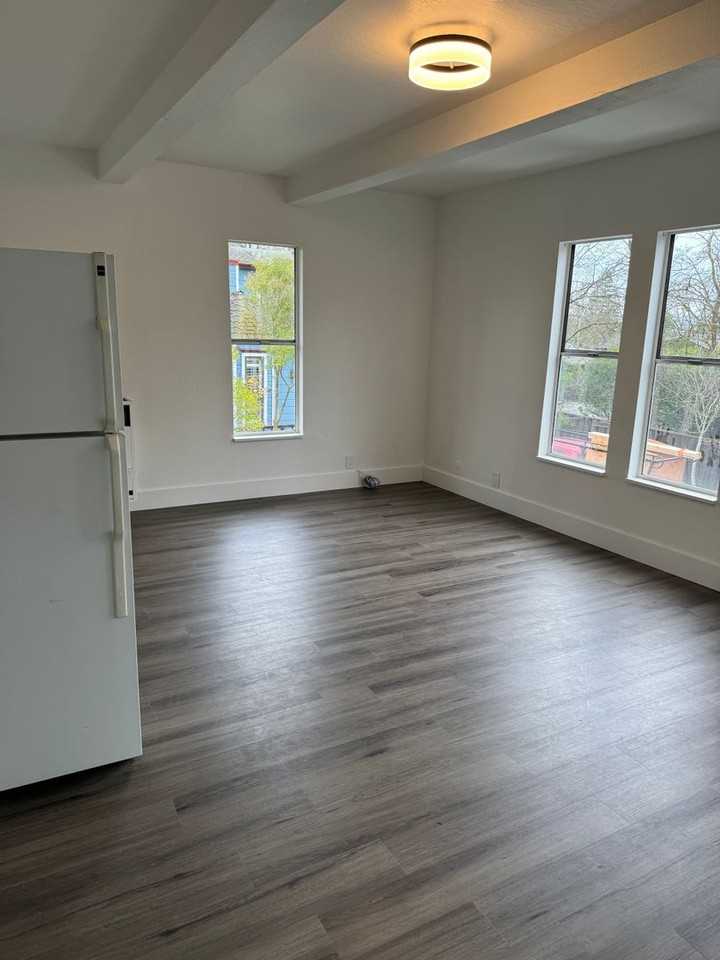 1035 Mt View Blvd - Photo 2 of 15
