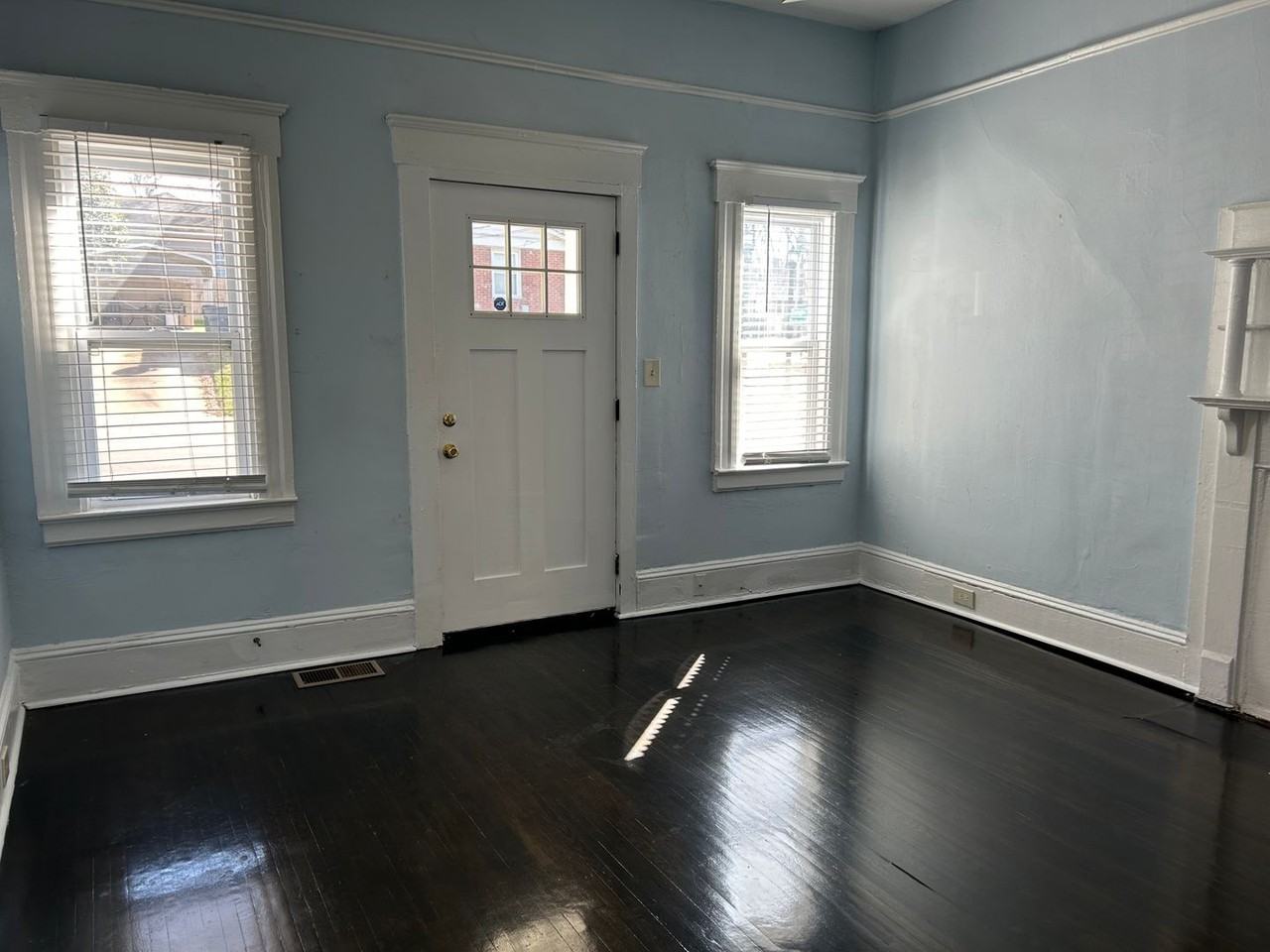 823 Parkwood Ave - Photo 3 of 15