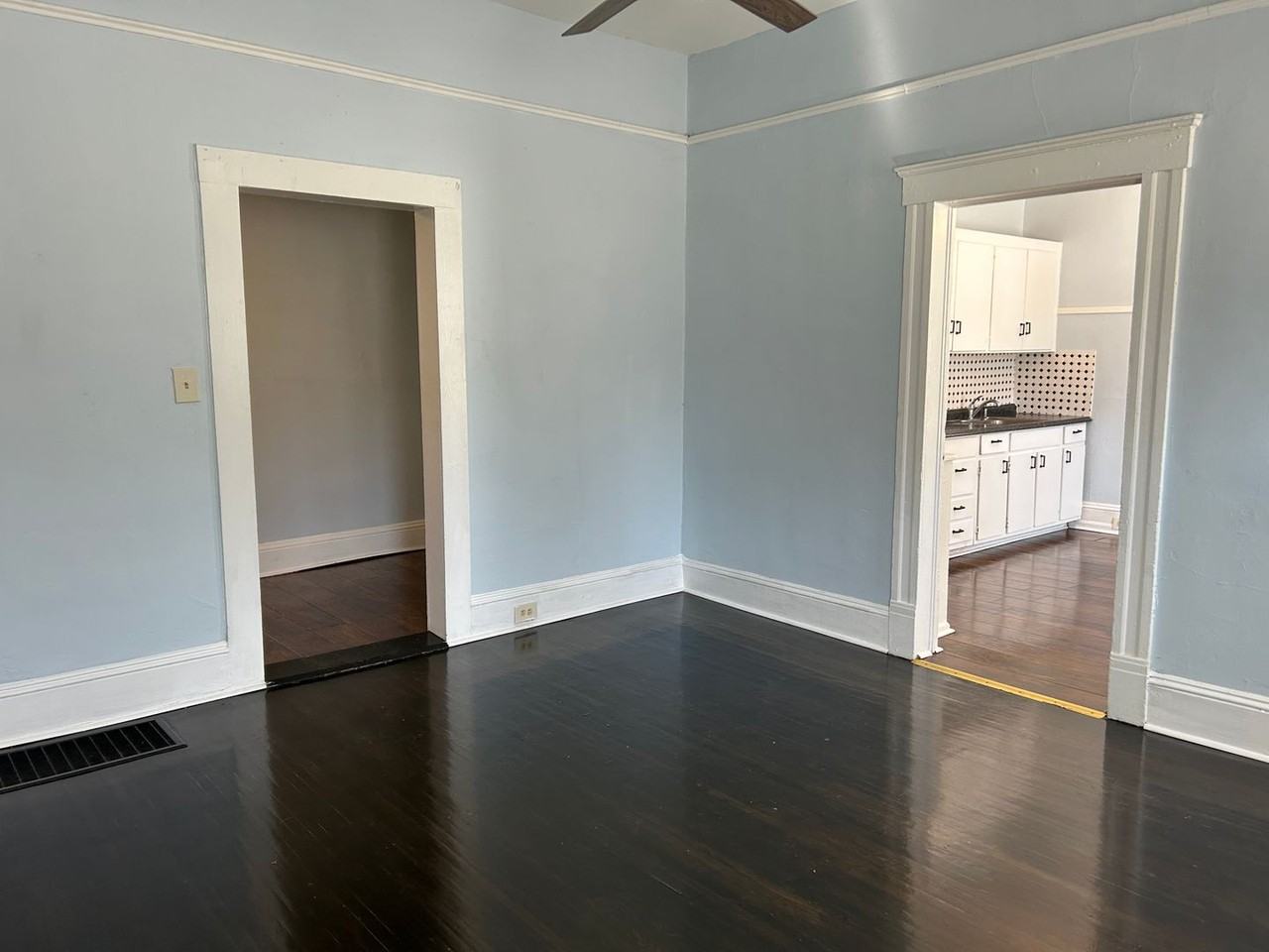 823 Parkwood Ave - Photo 4 of 15