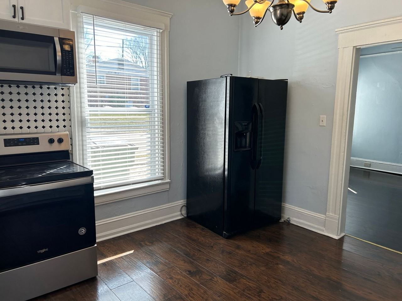 823 Parkwood Ave - Photo 6 of 15