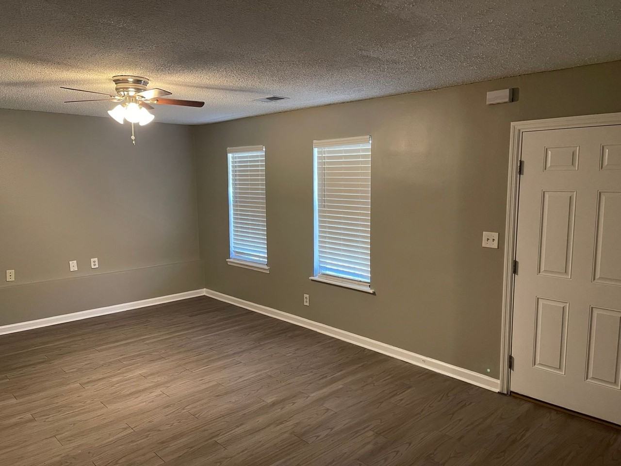 108 Bisbee Ave Se - Photo 3 of 21