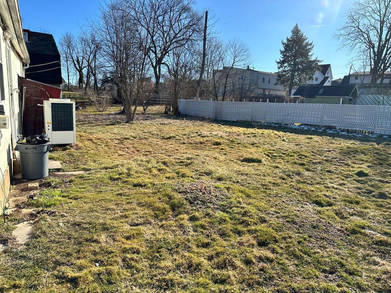 1067 Cornwells Ave - Photo 2 of 11