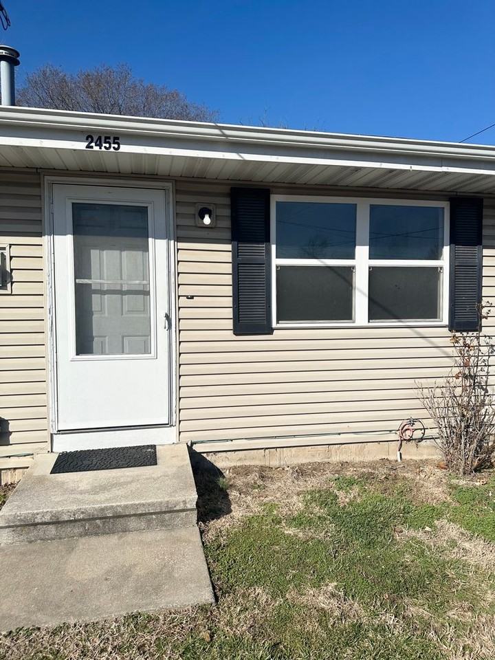 2455 N Homewood Ave - Photo 2 of 13