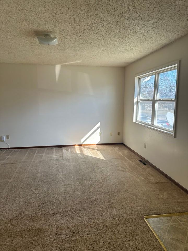 2455 N Homewood Ave - Photo 3 of 13