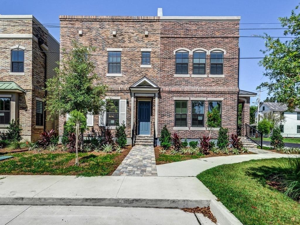 241 Beech St - Photo 3 of 33