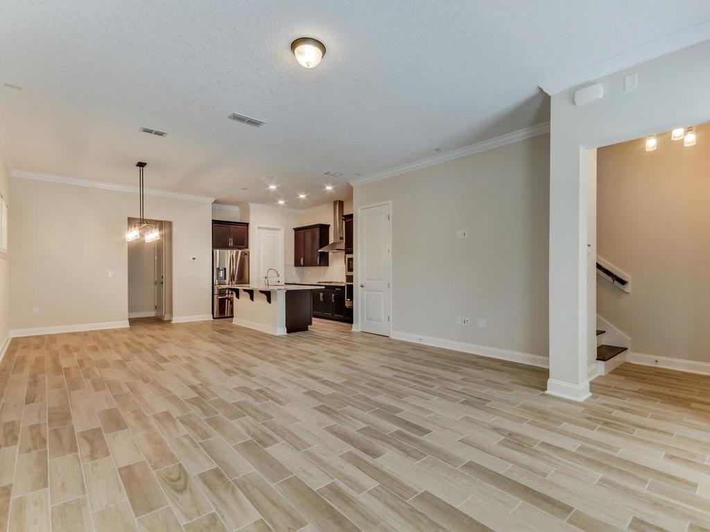 241 Beech St - Photo 5 of 33