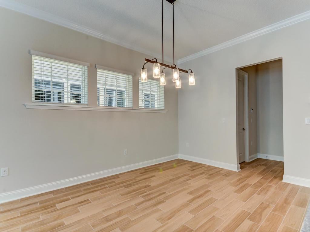 241 Beech St - Photo 6 of 33