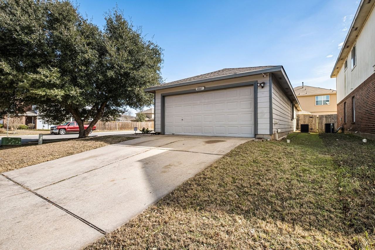 2807 Crownover St - Photo 2 of 24