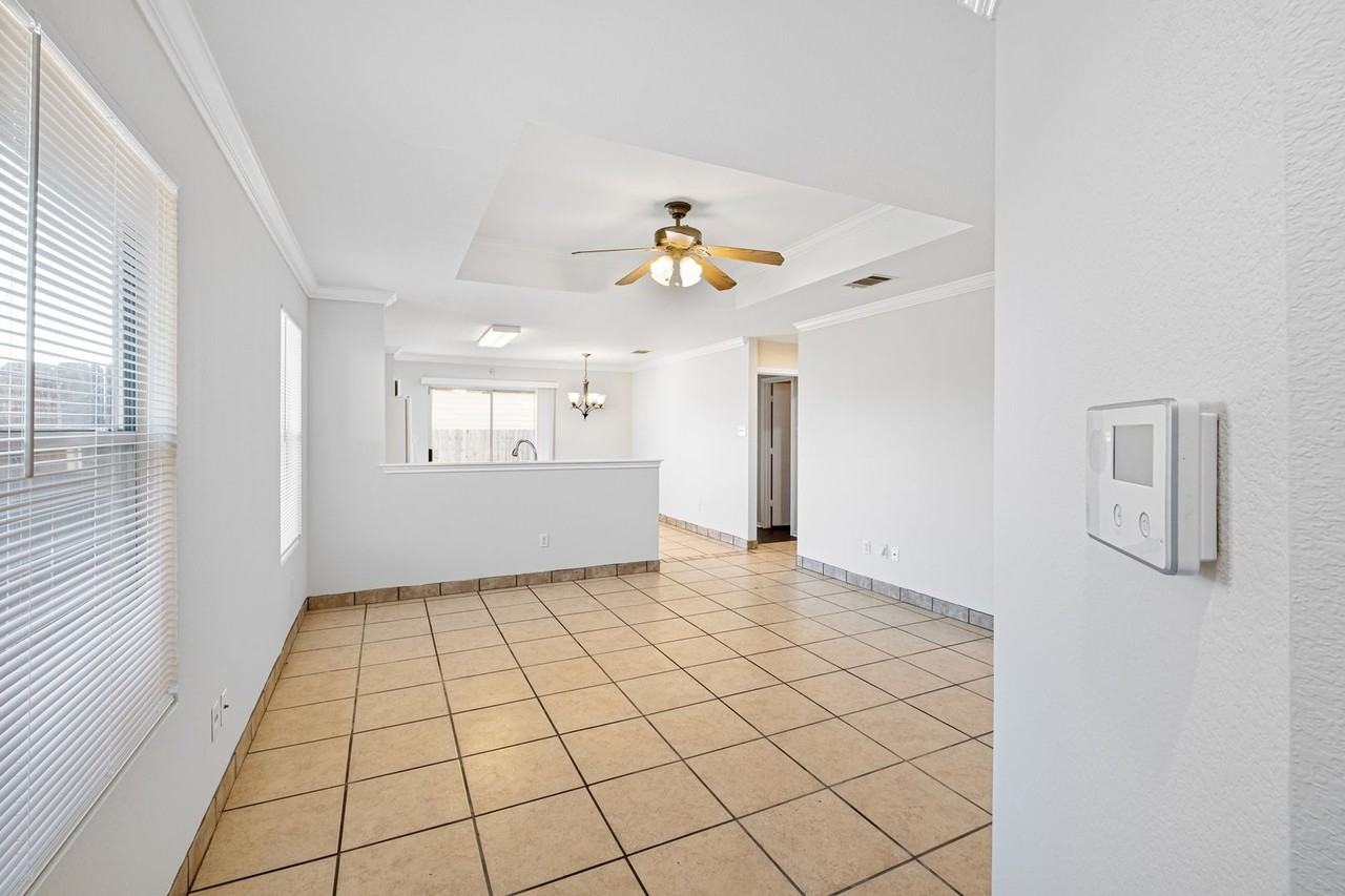 2807 Crownover St - Photo 4 of 24