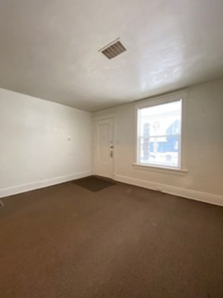 657 Milwaukee Ave - Photo 2 of 32