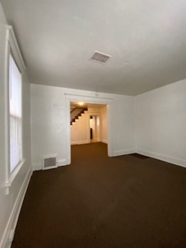 657 Milwaukee Ave - Photo 3 of 32