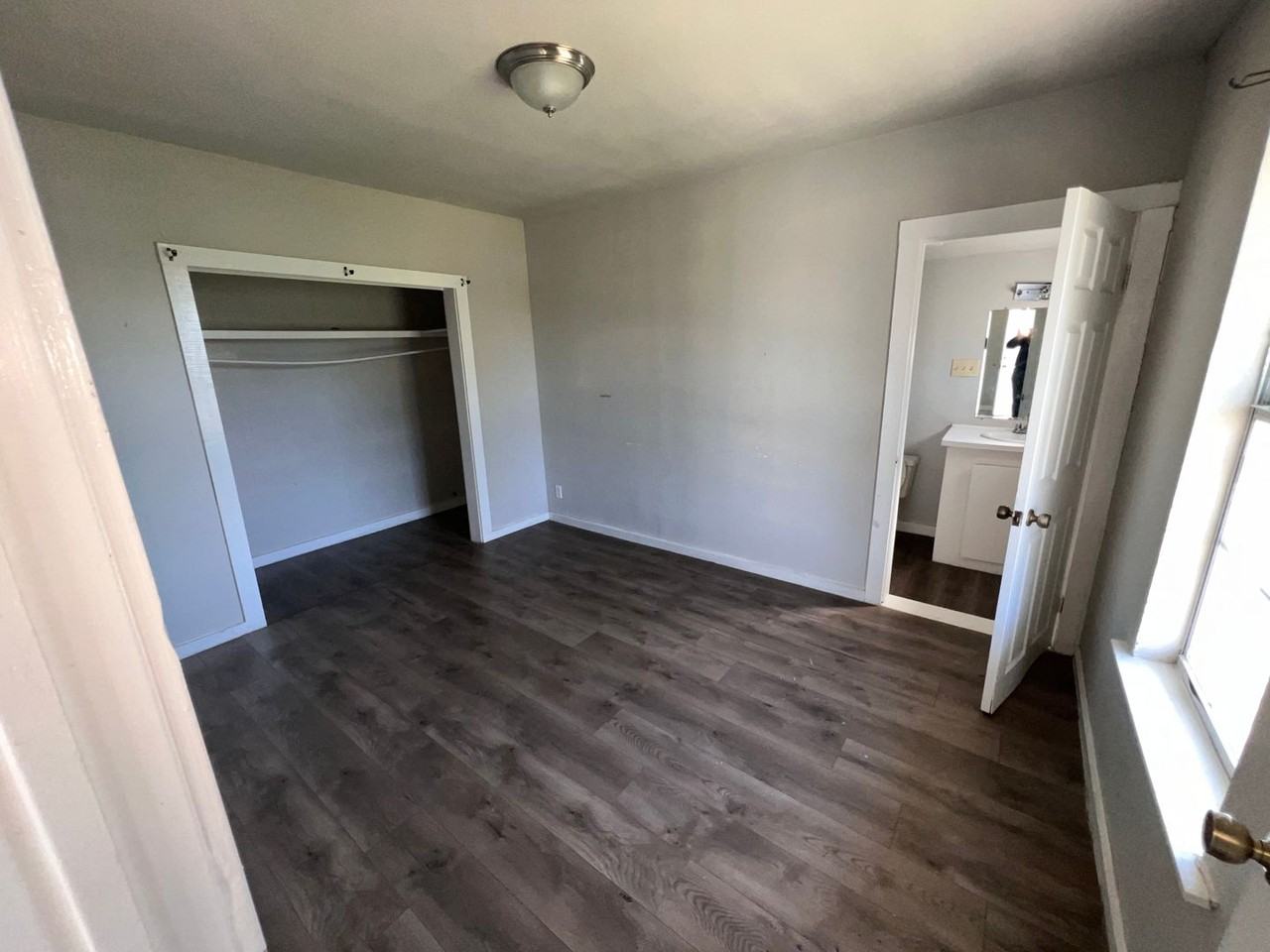 525 E Avenue E - Photo 2 of 8