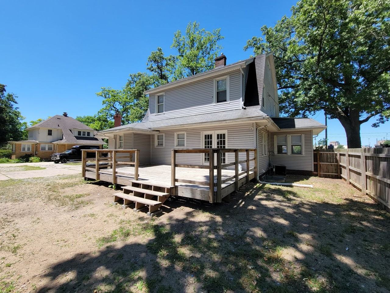 1444 S Bend Ave - Photo 3 of 30