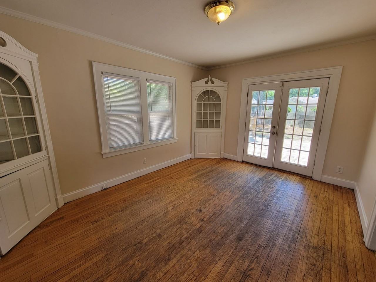 1444 S Bend Ave - Photo 4 of 30