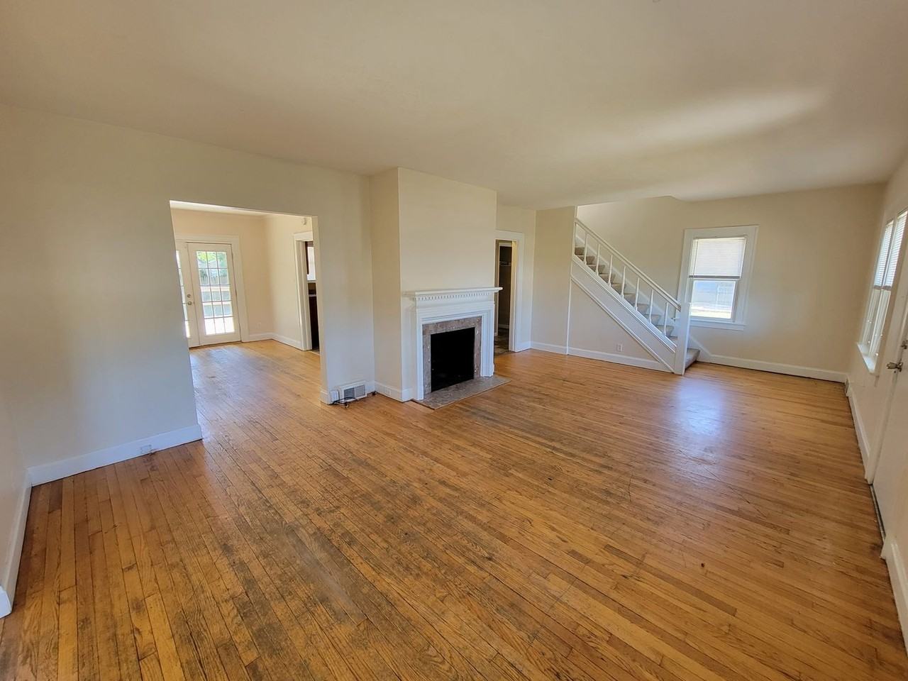 1444 S Bend Ave - Photo 6 of 30