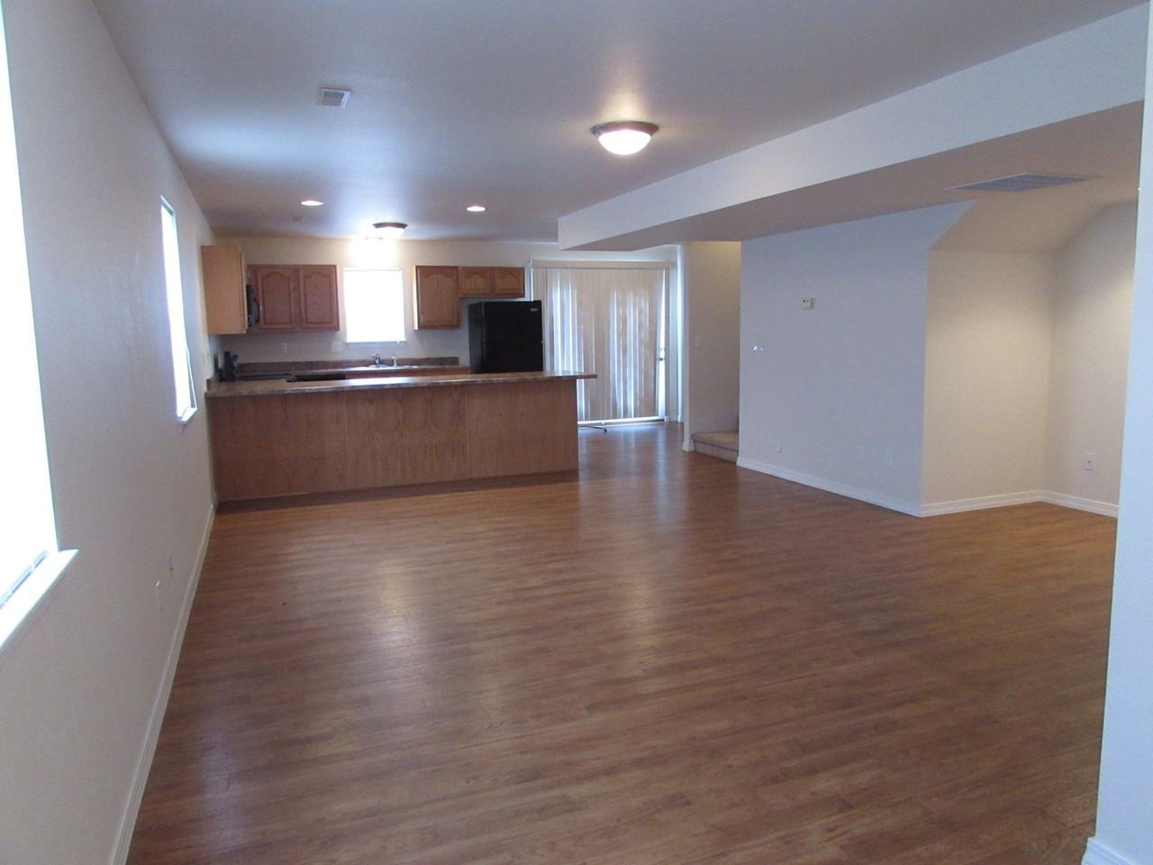 124 Andrews Dr - Photo 2 of 26