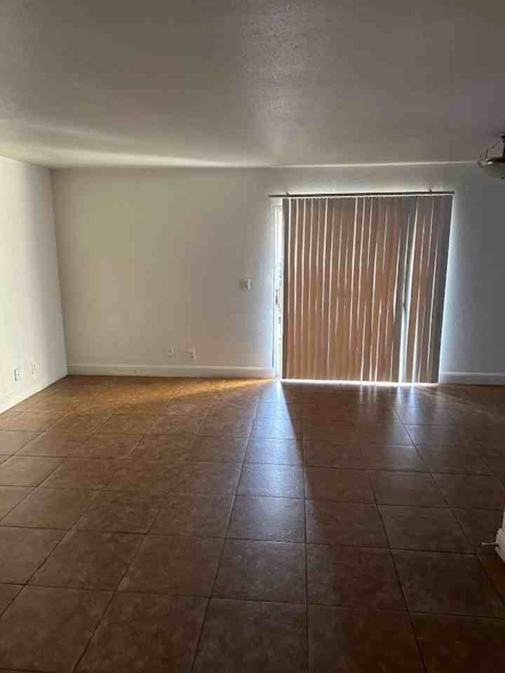 5206 River Glen Dr - Photo 3 of 11