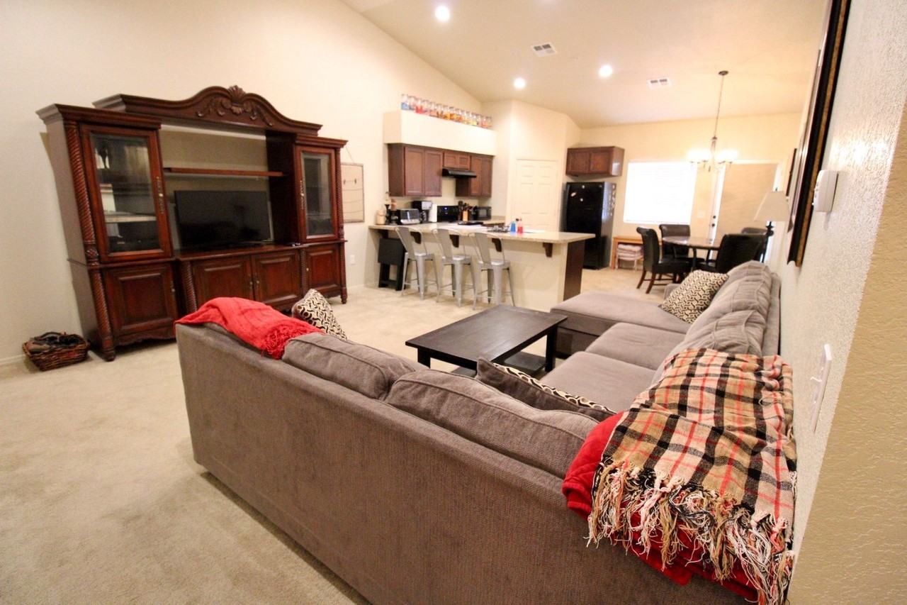 3082 S Brand Lee Way - Photo 3 of 14