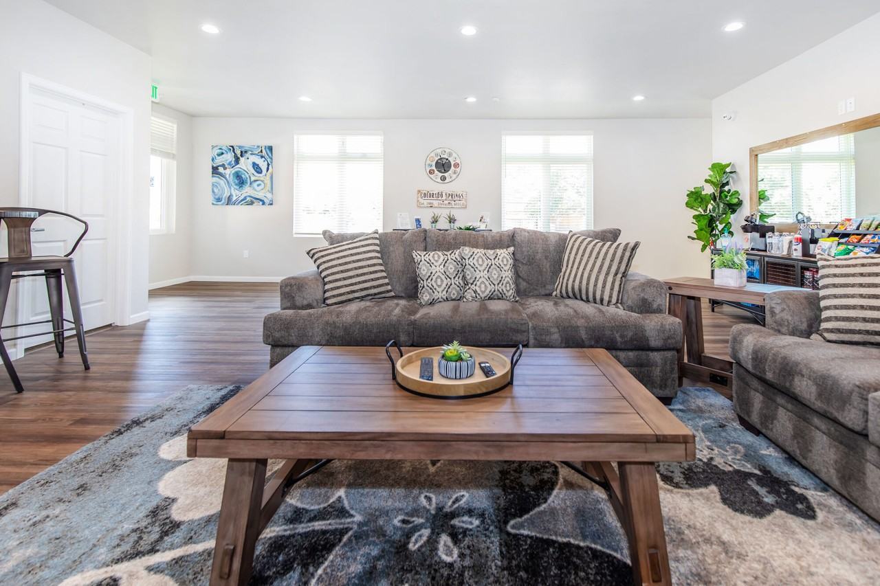 Ascent Apartments - Photo 5 of 6