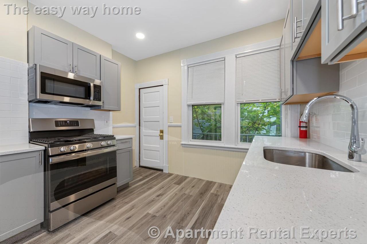 44 Brackett St #3 - Photo 2 of 17