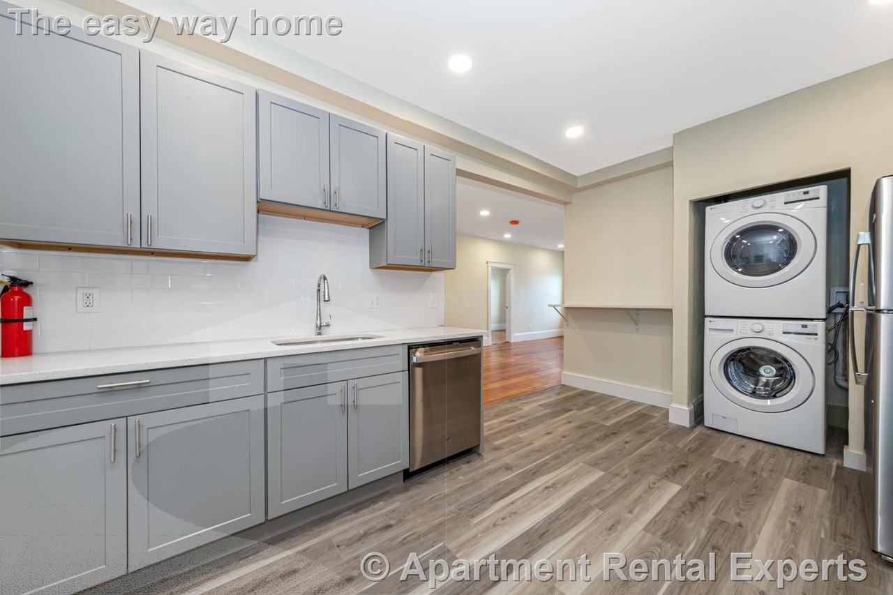 44 Brackett St #3 - Photo 4 of 17