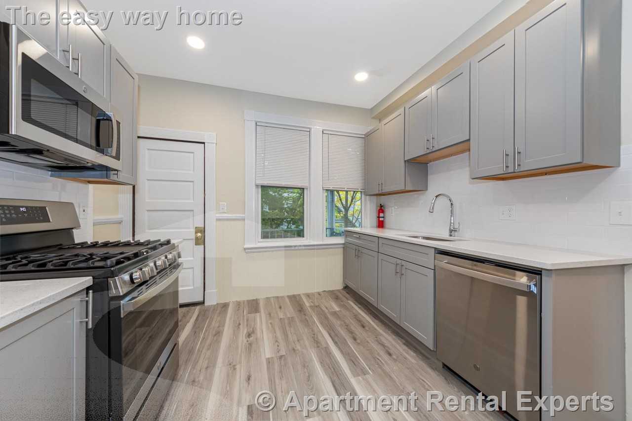 44 Brackett St #3 - Photo 5 of 17