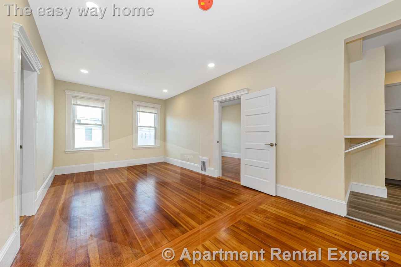 44 Brackett St #3 - Photo 7 of 17