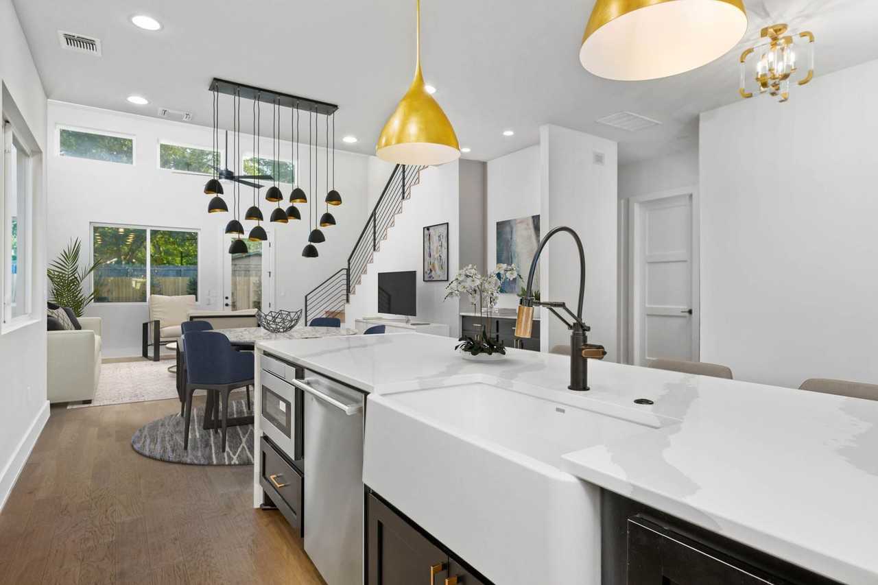 407 El Paso St - Photo 2 of 50