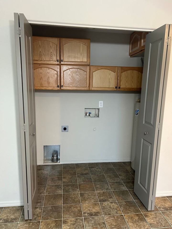 16418 Cassidy Ct - Photo 2 of 15