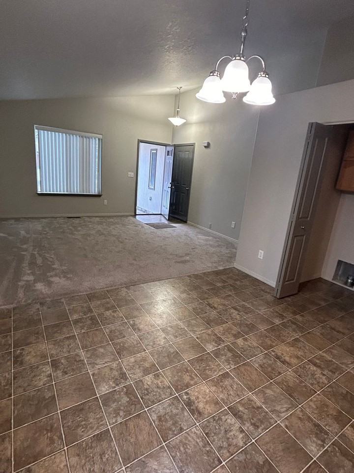 16418 Cassidy Ct - Photo 4 of 15