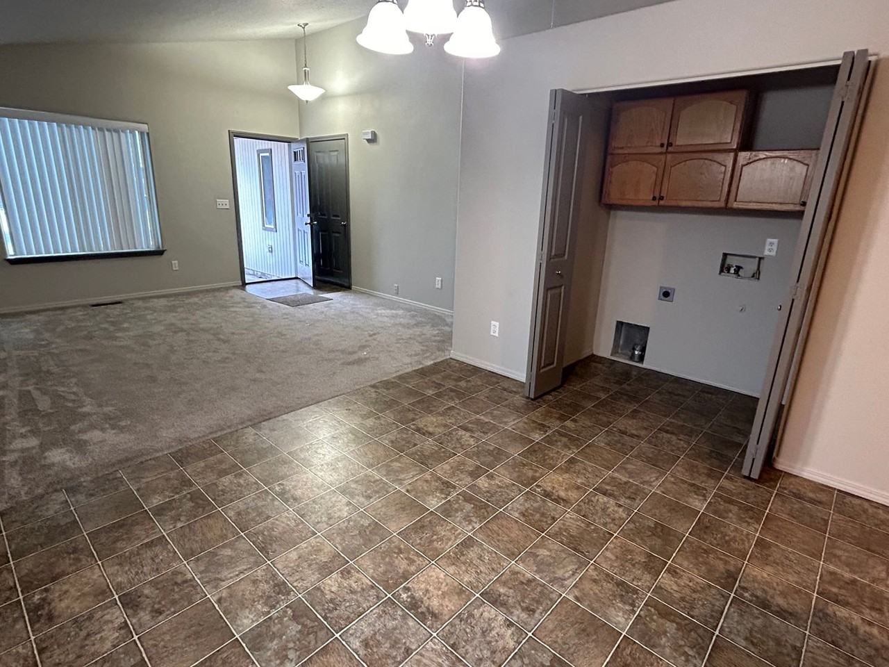 16418 Cassidy Ct - Photo 5 of 15