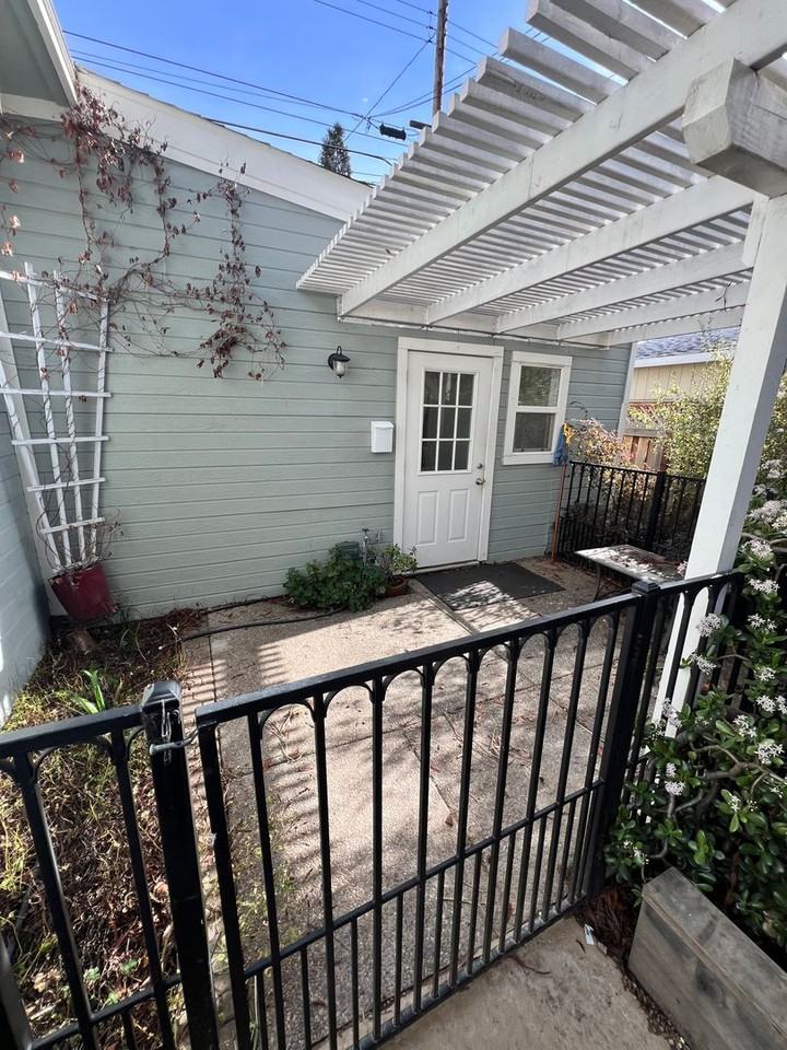 1109 39th St - Photo 2 of 15