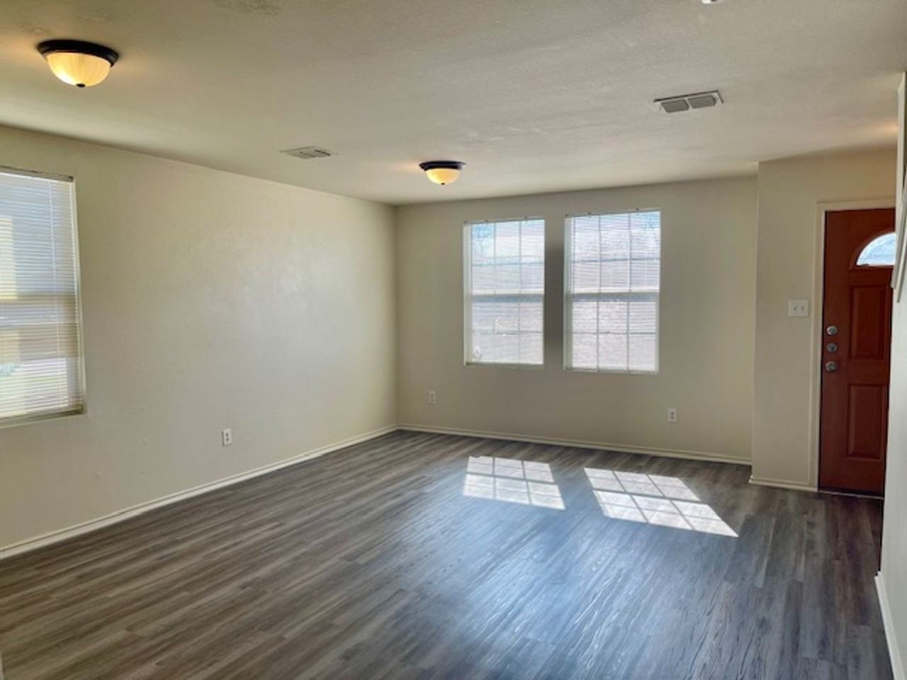 820 Wrigley Drive - Photo 3 of 35