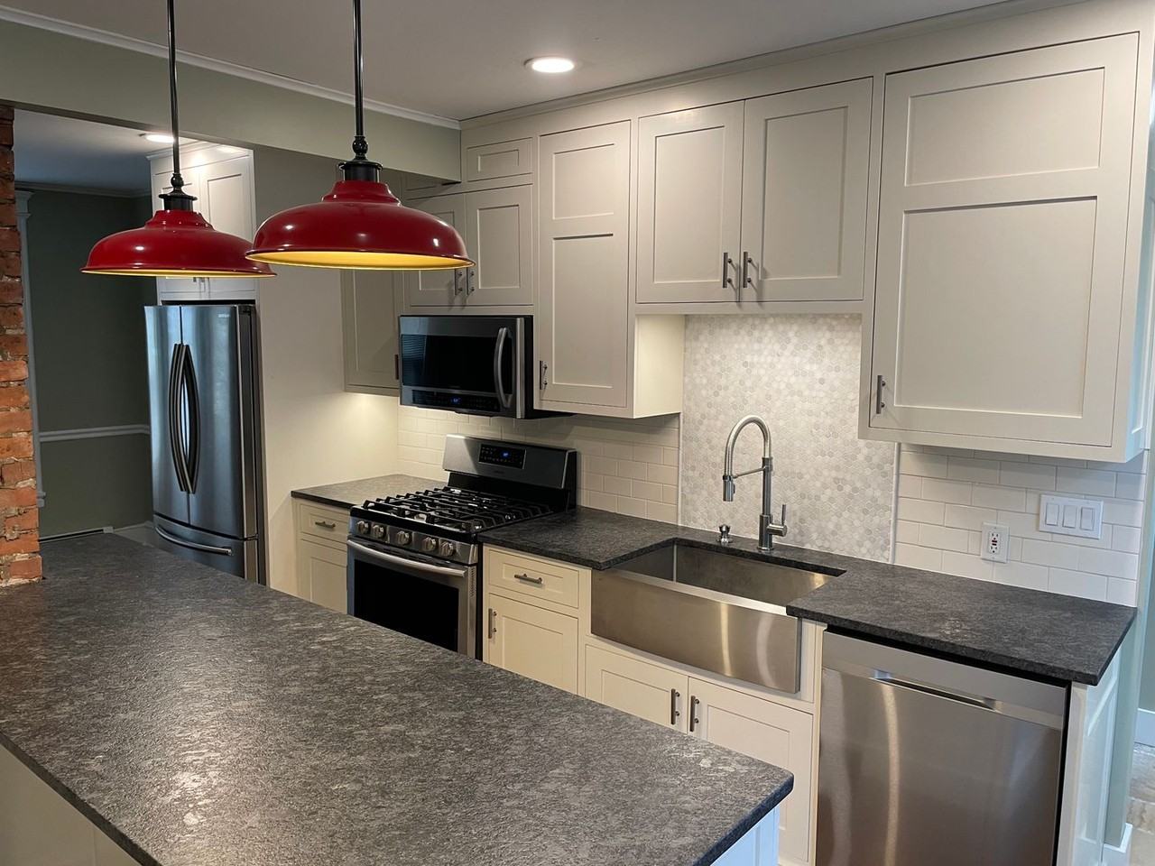 245 Whiting Ln - Photo 6 of 27