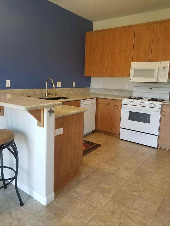 810 Lawrence Dr - Photo 2 of 6