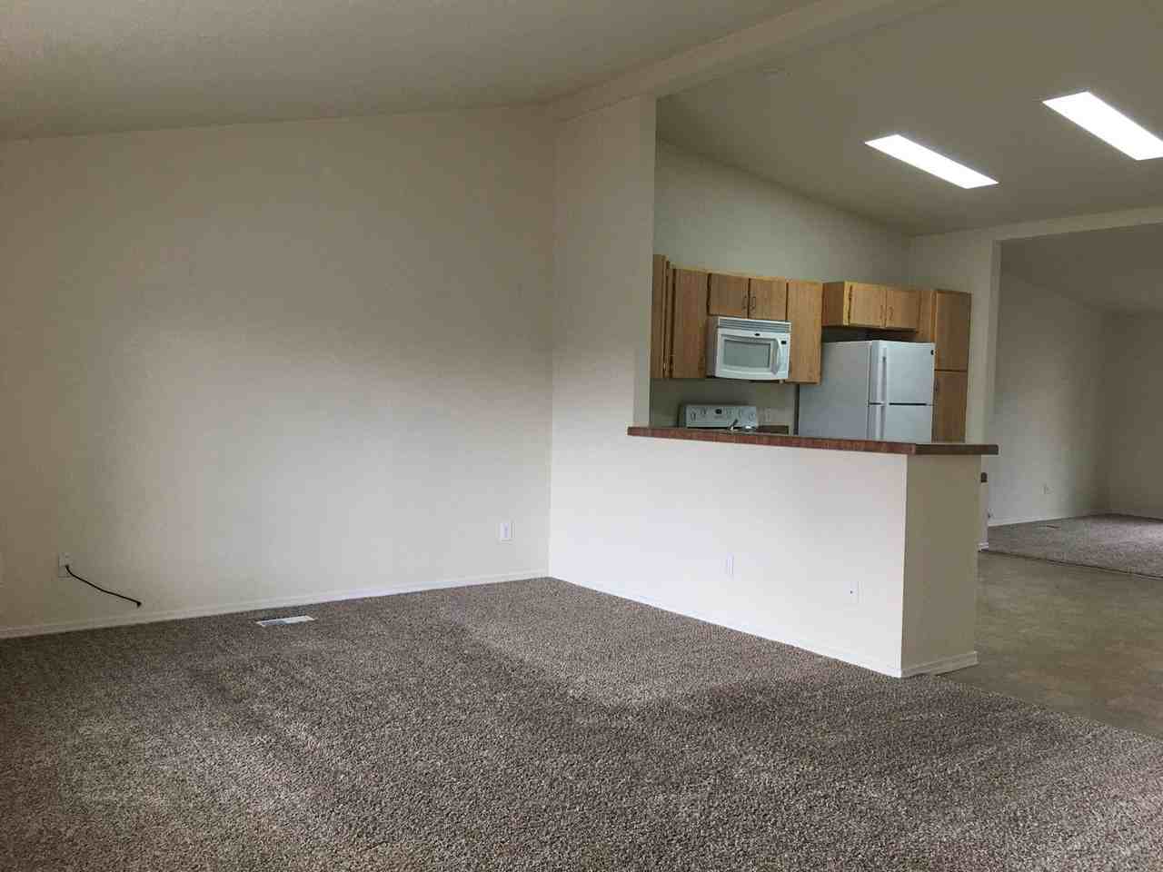 5293 Bridgewater Dr - Photo 3 of 17