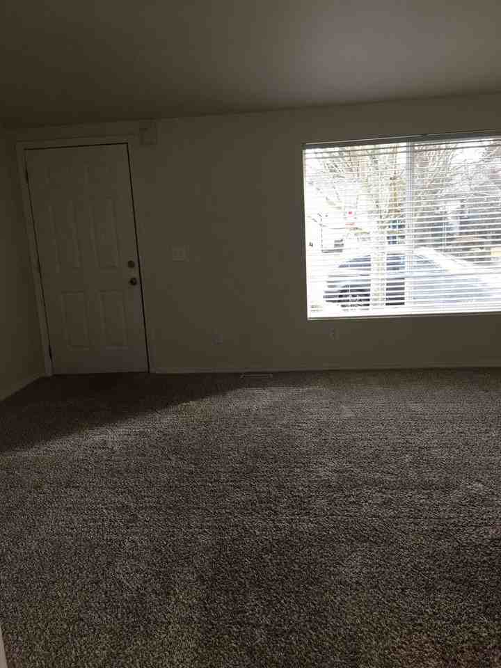5293 Bridgewater Dr - Photo 4 of 17