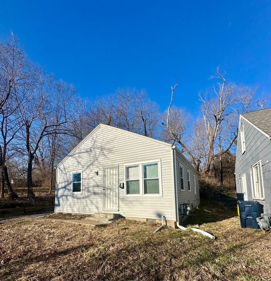 4332 Bales Ave - Photo 2 of 17